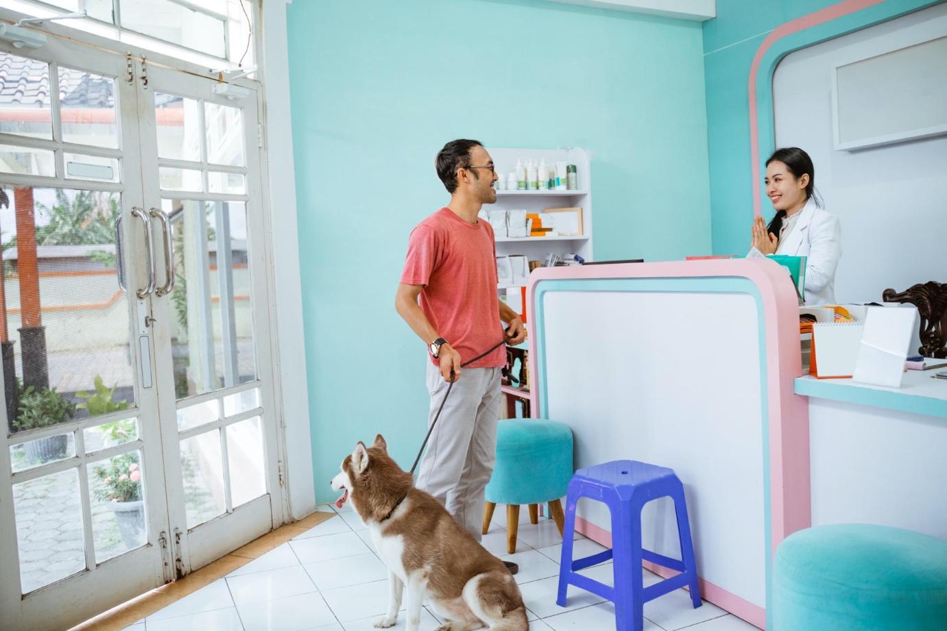 Keeping Pet Owners Connected 24/7: The Role of SeaChat Voice AI in Veterinary Clinics